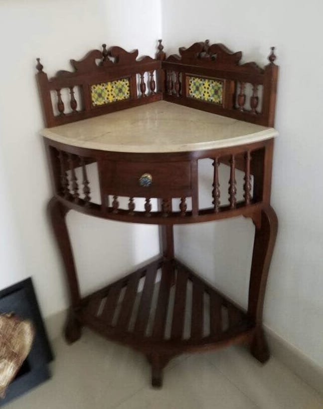 CORNER CONSOLE
