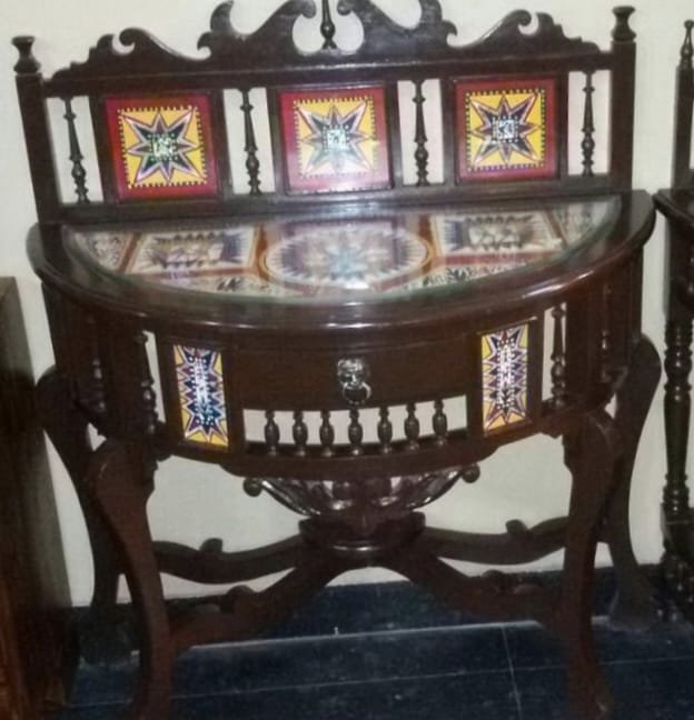 D-CONSOLE WITH WOODEN TOP