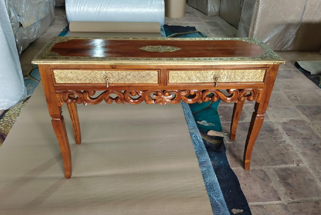 CONSOLE WITH TWO DRAWERS AND CARVING
